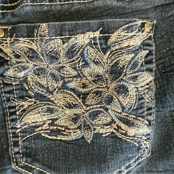 Short & Sexy Series Sophia cuffed embroidered Jean shorts size 14 - Picture 11 of 11